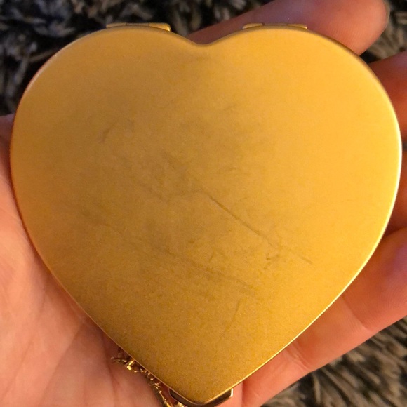 β€οΈ Shaped π w/ Dangle π Pressed Powder Compact - Picture 6 of 8